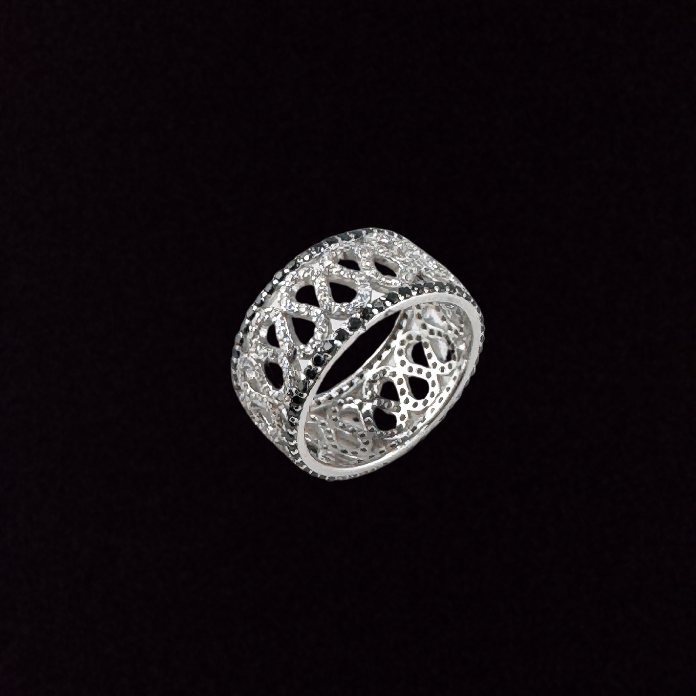 Moissanite in 925 Sterling Silver Band