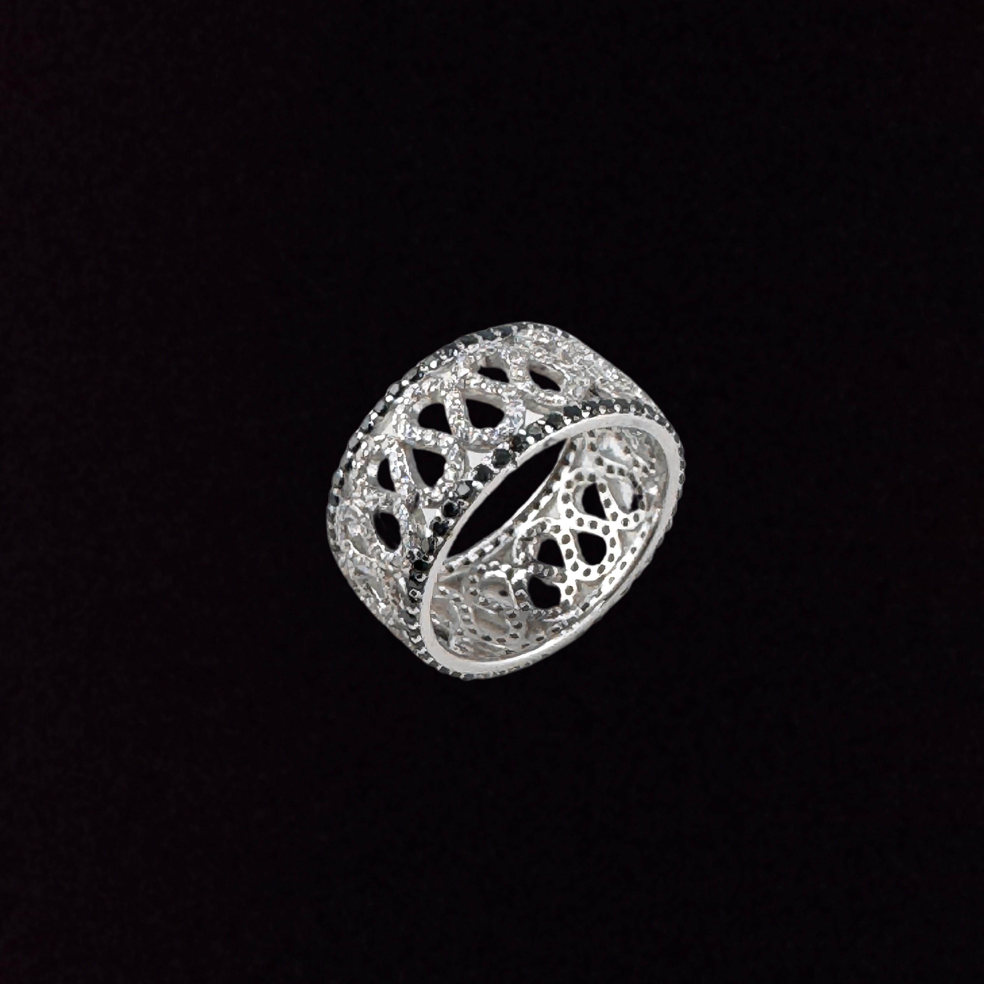Moissanite in 925 Sterling Silver Band