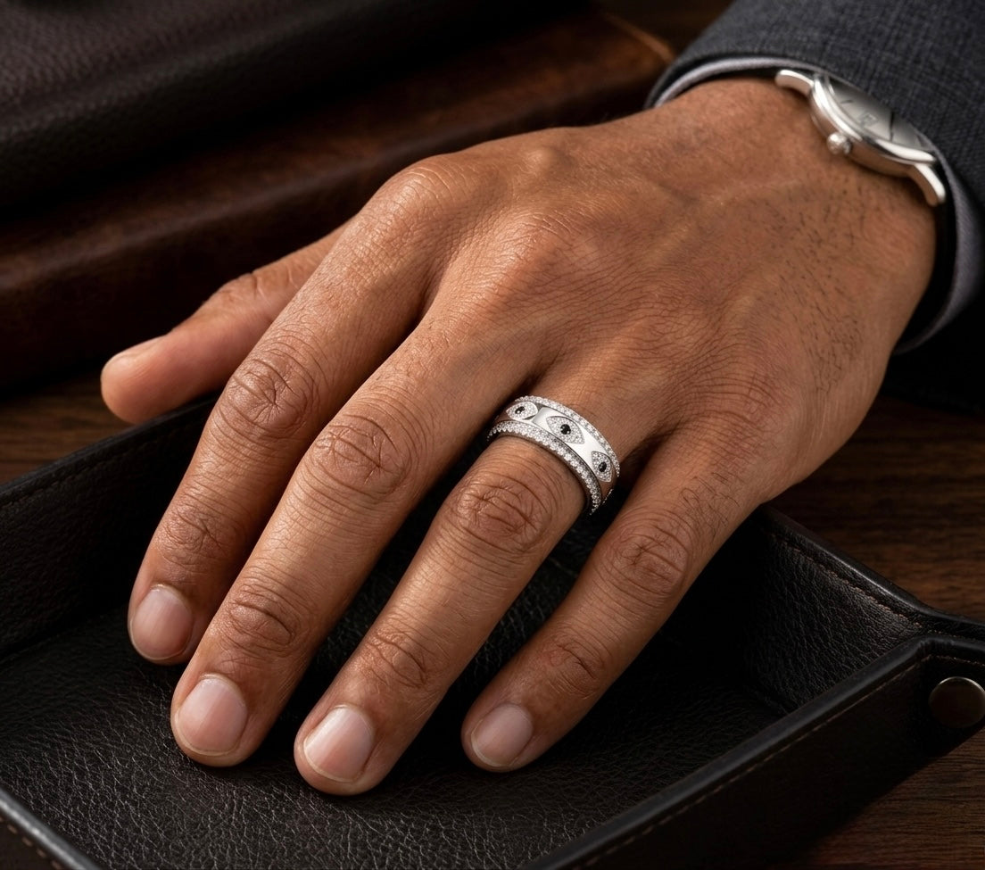 Eyes Moissanite Spinner Band