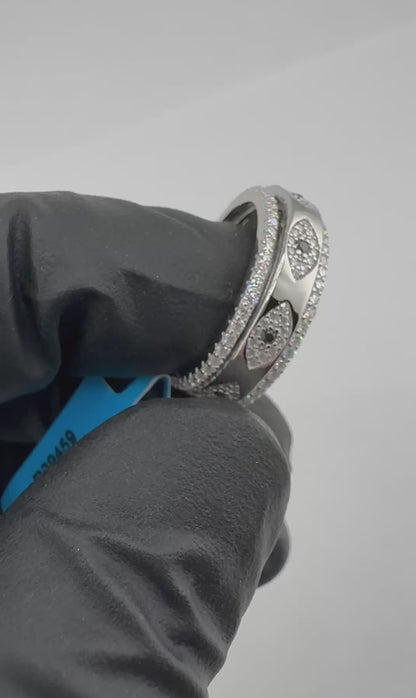 Eyes Moissanite Spinner Band